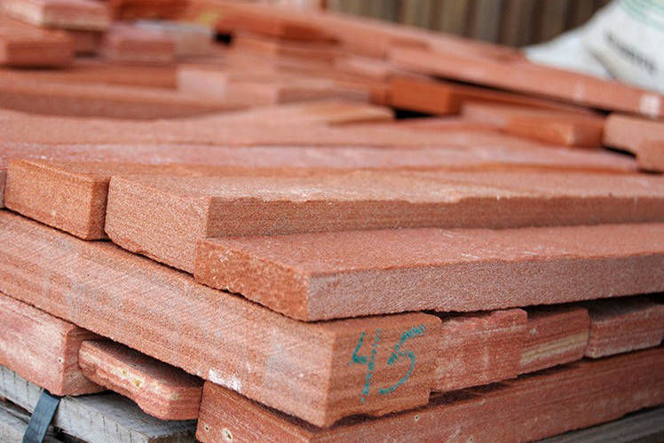  Filete de Arenito vermelho mesclado serrado 6 cm